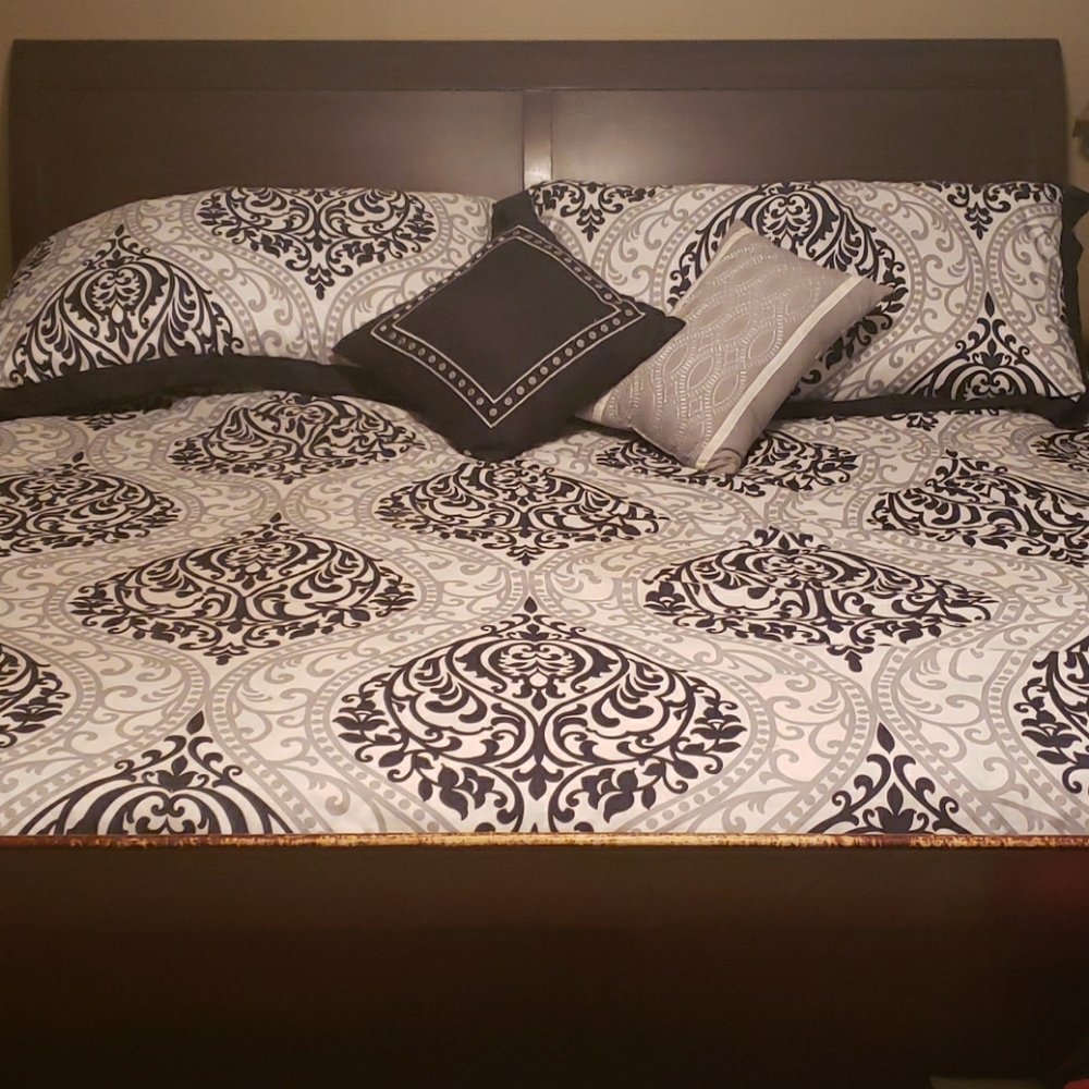 CURTAINS, King Duvet, 2 shams, 2 throw pillows